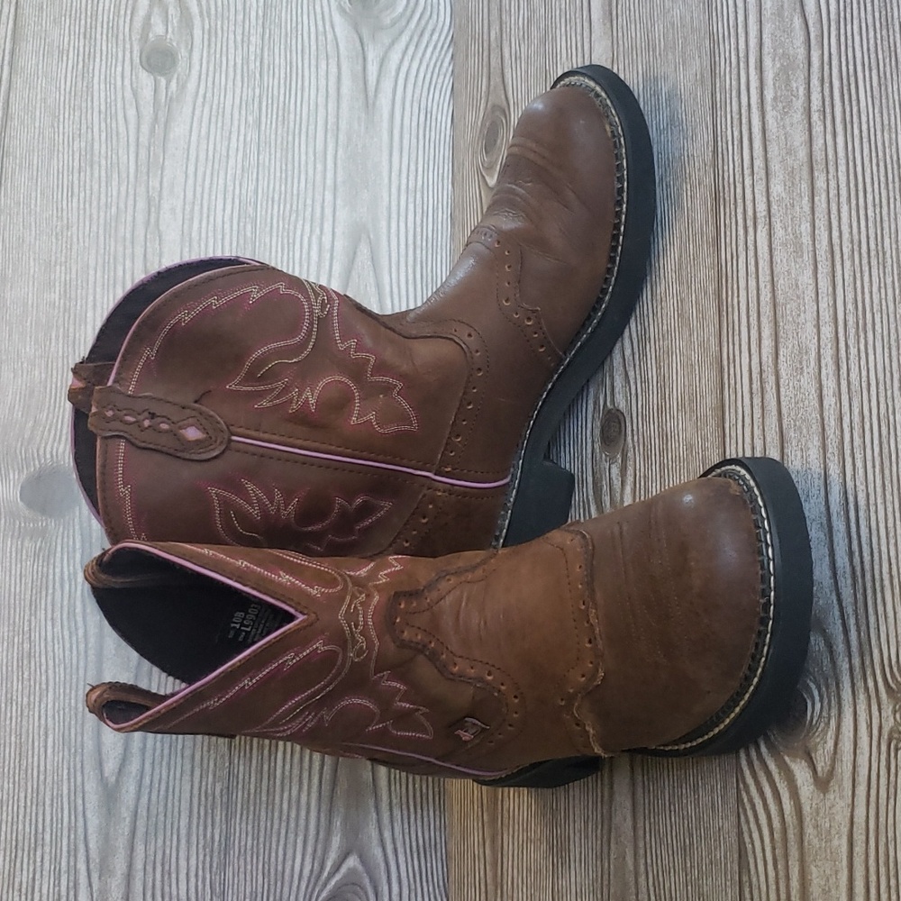 Justine  Gypsy 10 cowgirl brown short midcaf western boots. This would fit a 9.5